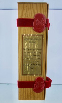 Lot 117 - 1 bottle 1977 Hennessy Silver Jubilee Cognac