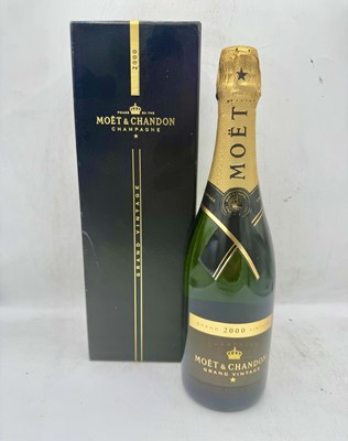 Lot 98 - 1 botte and 1 magnum Mixed Moet et Chandon